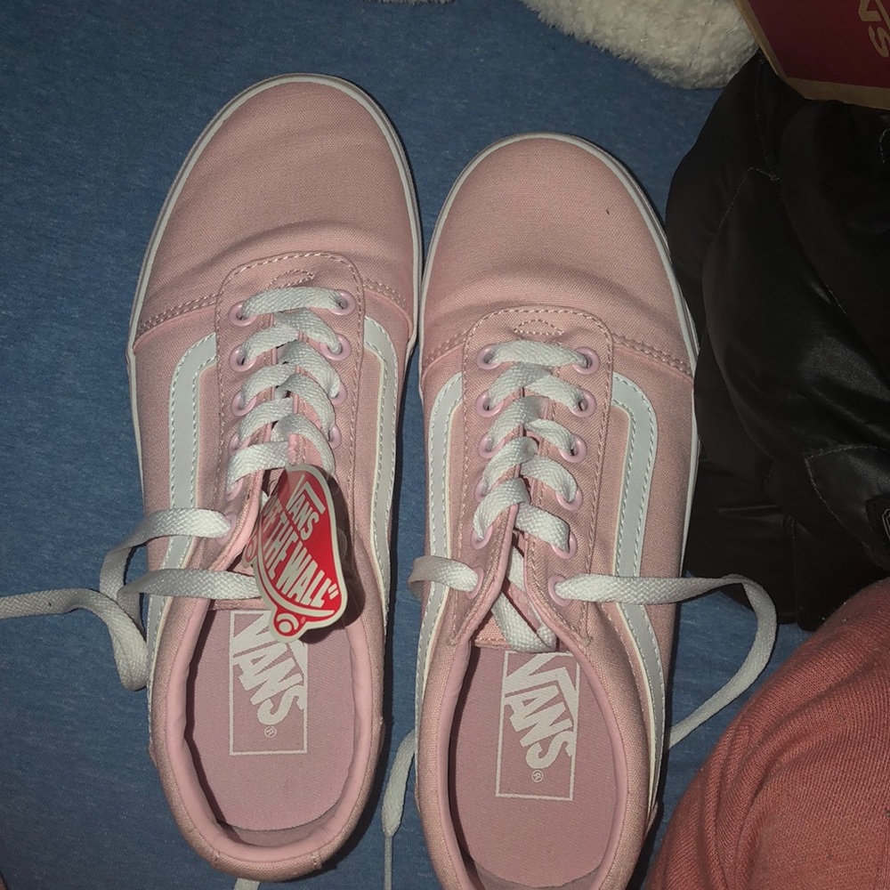 Women’s Pink Vans Size 8.5 NEW